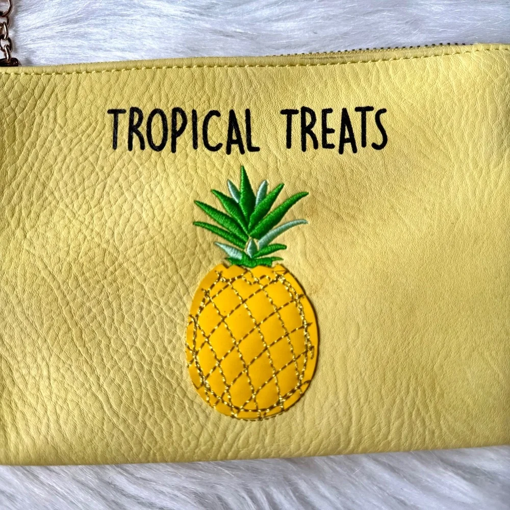 Novelty Wristlet Tropical Treats Pineapple Wristlet Pouch Yellow‎